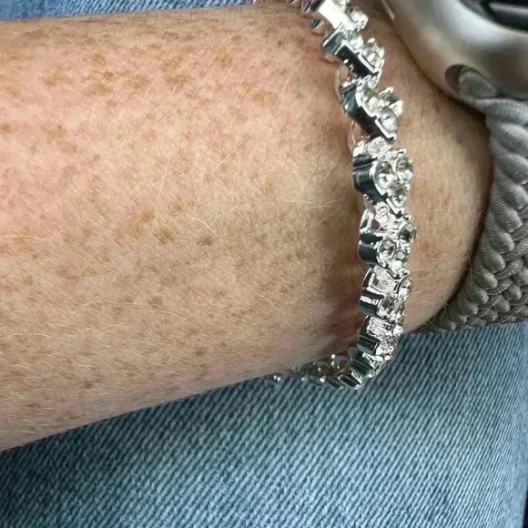 Gorgeous heart rhinestone bracelet with clasp - Picture 2 of 9